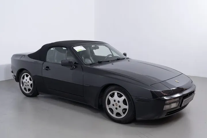 Porsche 944