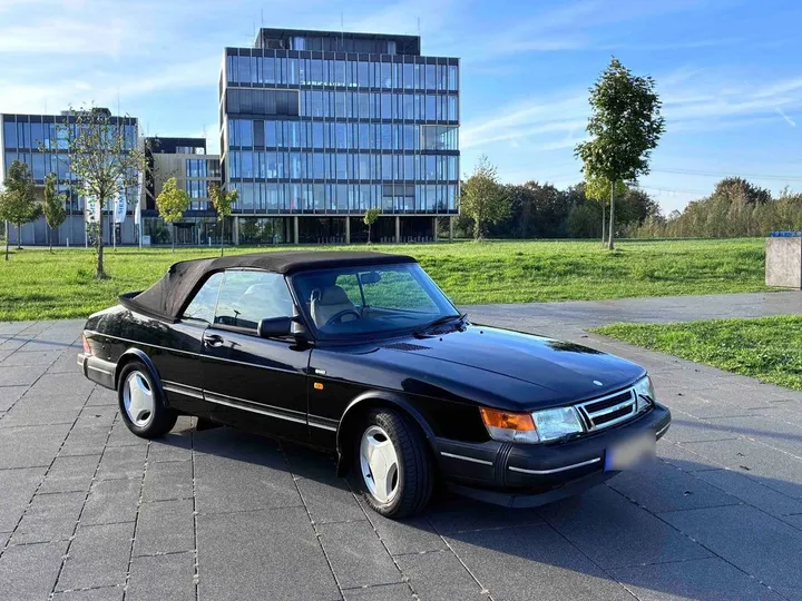 Saab 900