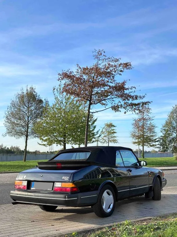 Saab 900