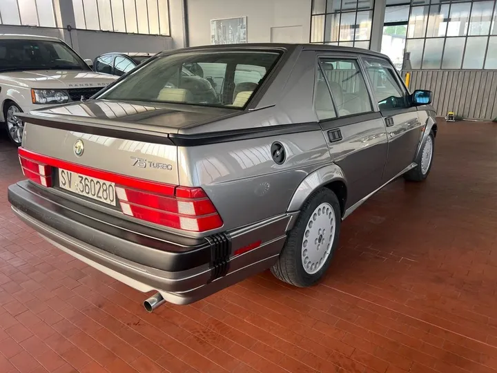 Alfa Romeo 75