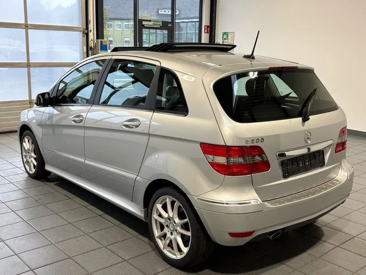 Mercedes-Benz B 200