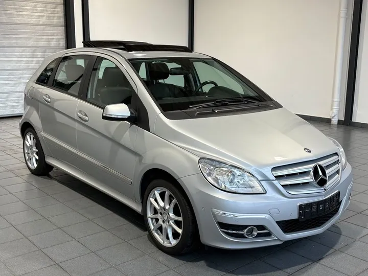 Mercedes-Benz B 200