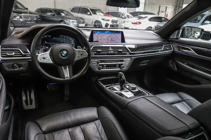BMW 745