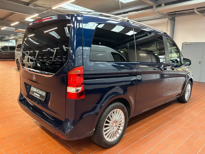 Mercedes-Benz V 220