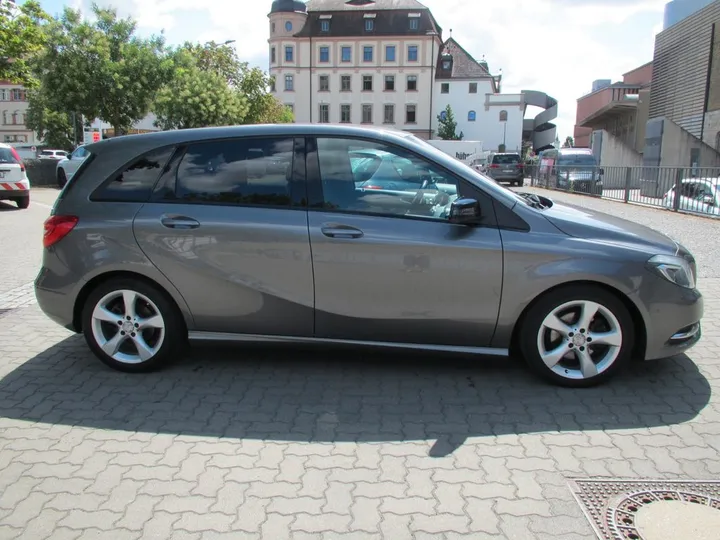 Mercedes-Benz B 200