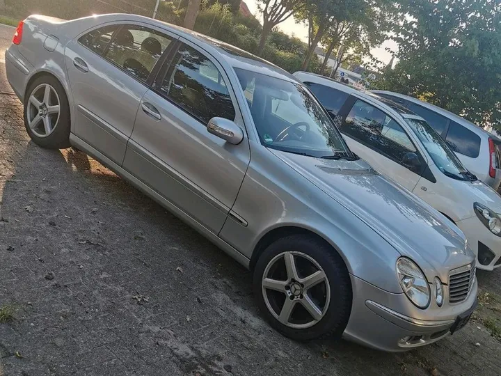 Mercedes-Benz E 200