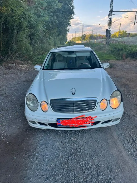 Mercedes-Benz E 220
