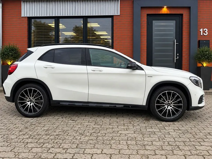 Mercedes-Benz GLA 220
