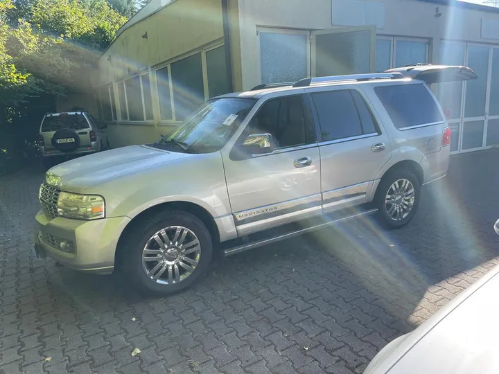 Lincoln Navigator