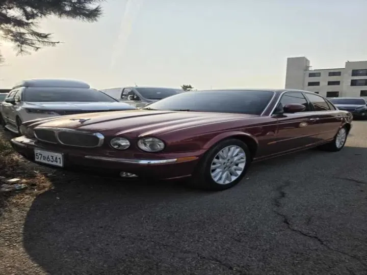 Jaguar XJ-6
