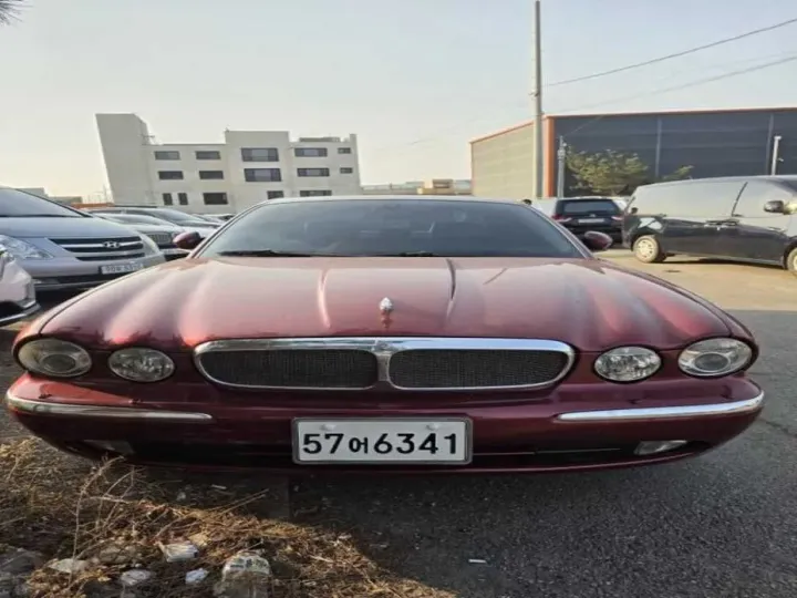 Jaguar XJ-6