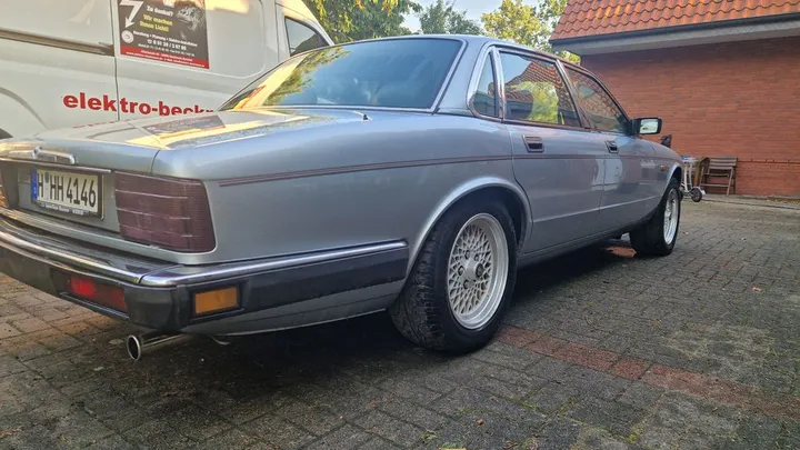 Jaguar XJ12