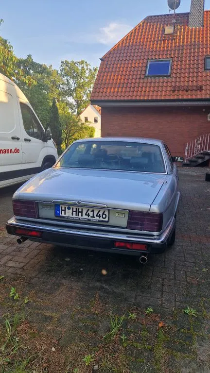 Jaguar XJ12