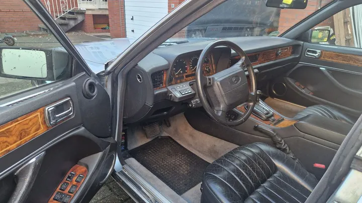 Jaguar XJ12