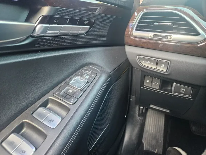 Genesis EQ900