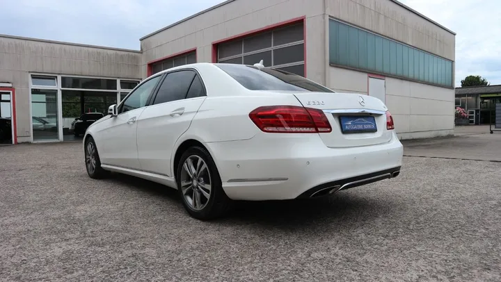 Mercedes-Benz E 220