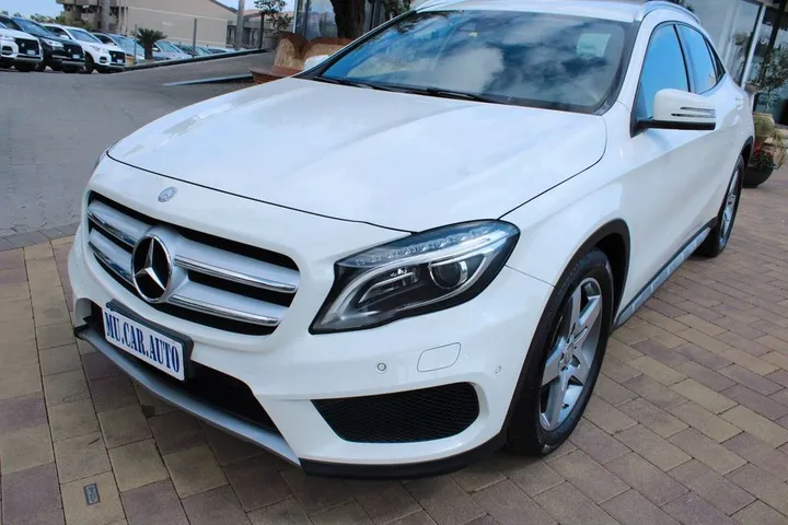 Mercedes-Benz GLA 220