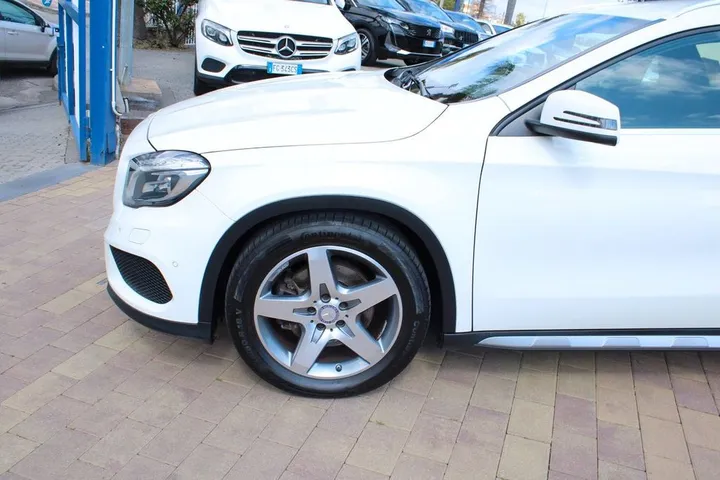 Mercedes-Benz GLA 220