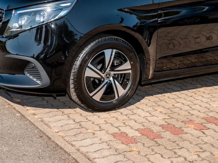 Mercedes-Benz V 220
