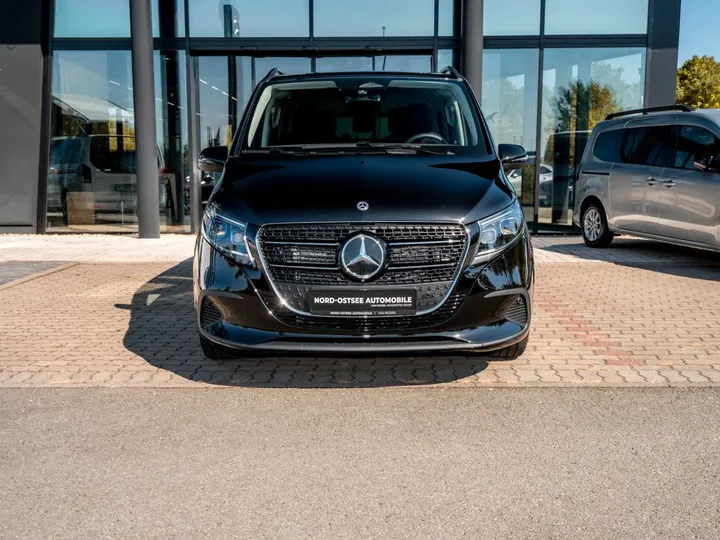 Mercedes-Benz V 220