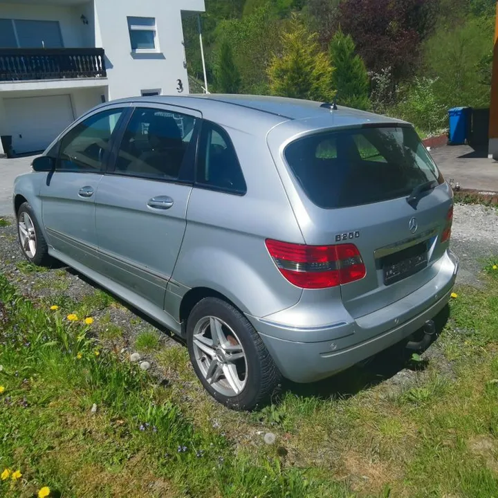Mercedes-Benz B 200
