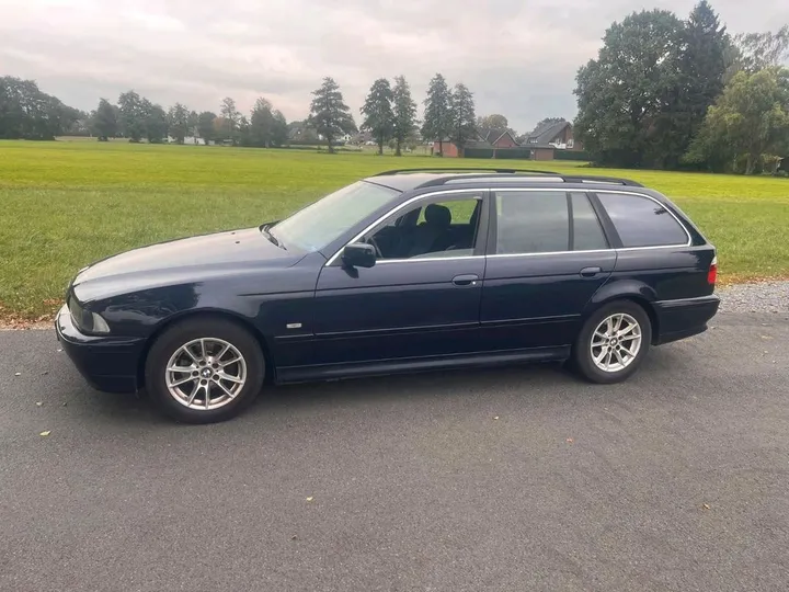 BMW 523