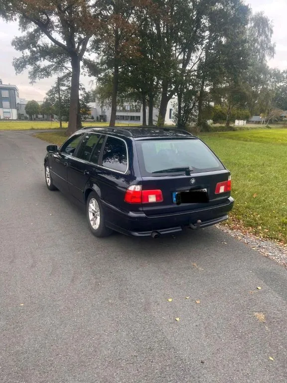 BMW 523