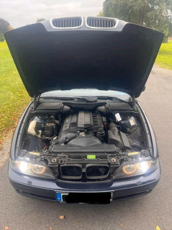 BMW 523
