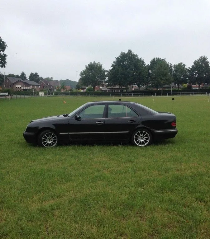 Mercedes-Benz E 220