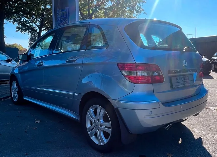 Mercedes-Benz B 200
