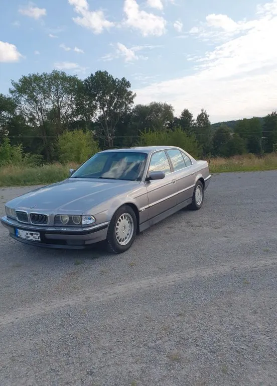 BMW 735