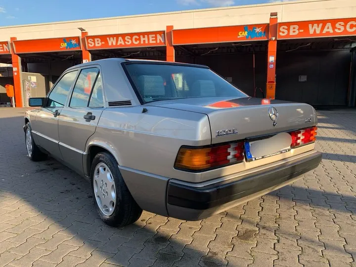 Mercedes-Benz 190