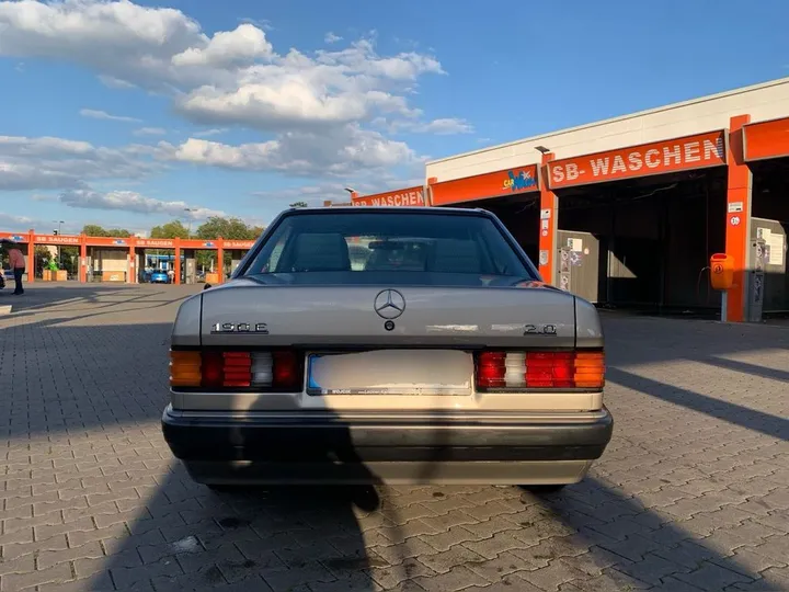 Mercedes-Benz 190