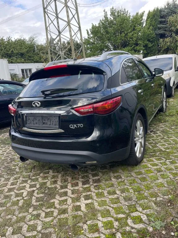 Infiniti QX70