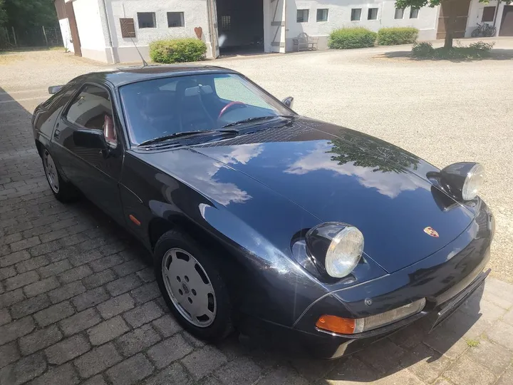 Porsche 928