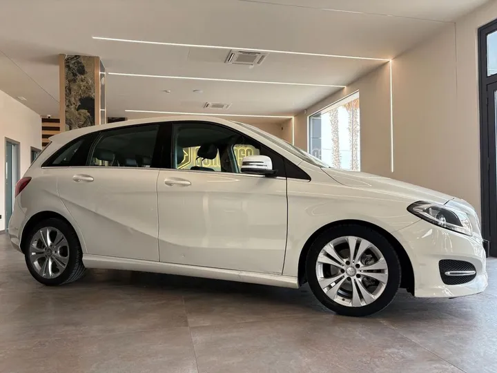 Mercedes-Benz B 200
