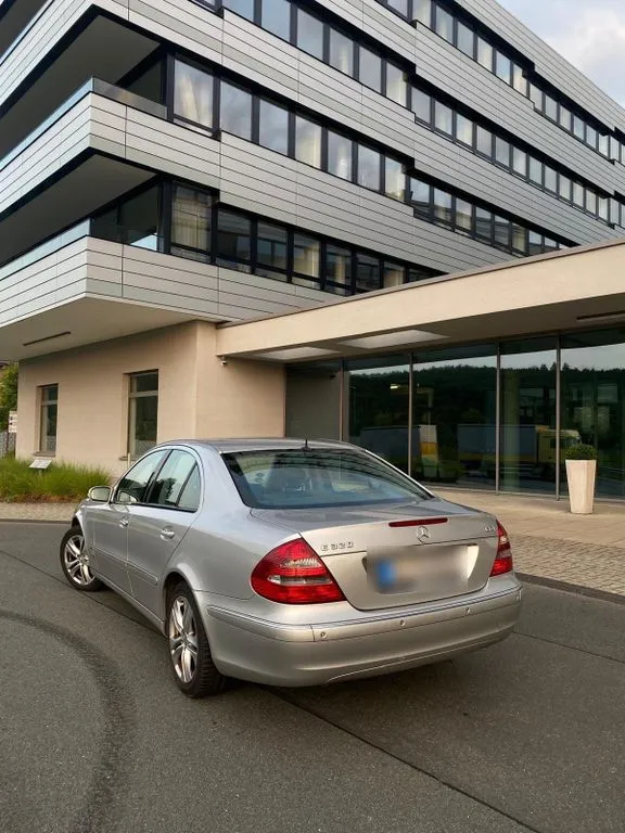 Mercedes-Benz E 320
