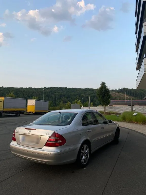 Mercedes-Benz E 320