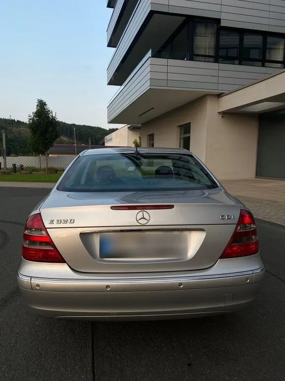 Mercedes-Benz E 320