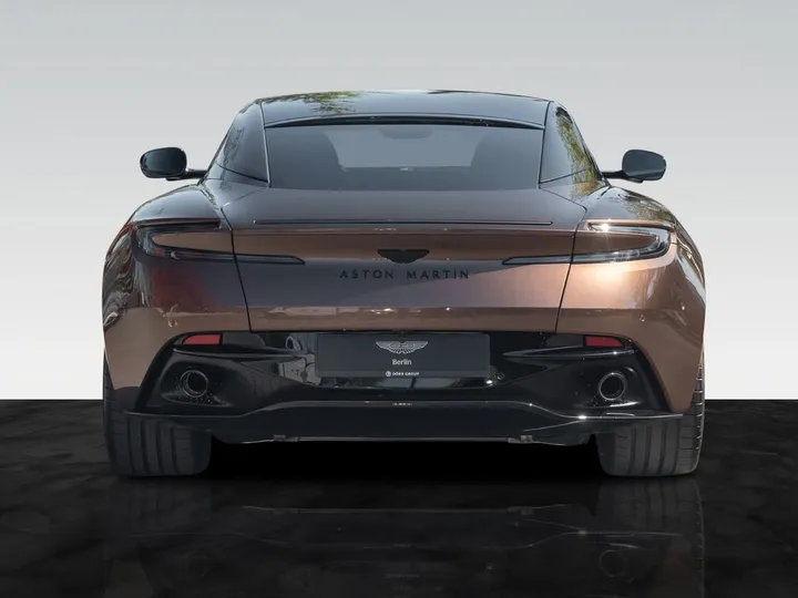 Aston Martin DB12