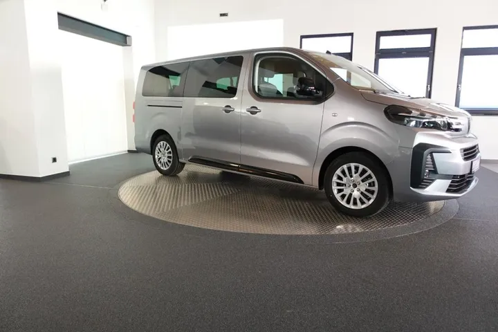 Peugeot Traveller