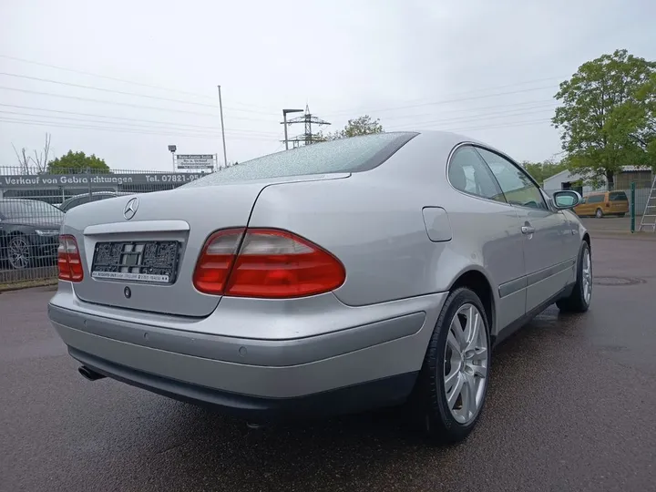 Mercedes-Benz CLK 320
