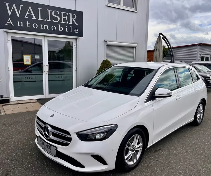 Mercedes-Benz B 180