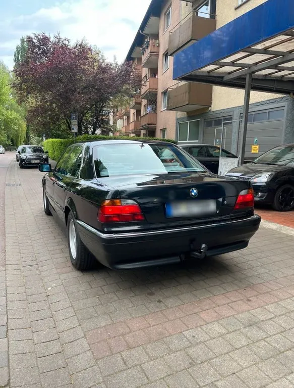 BMW 730