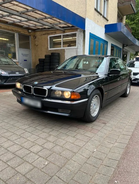 BMW 730