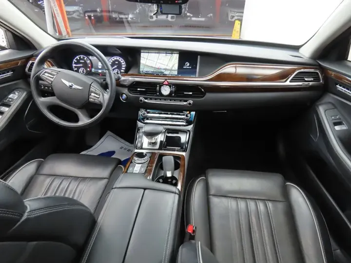 Genesis EQ900