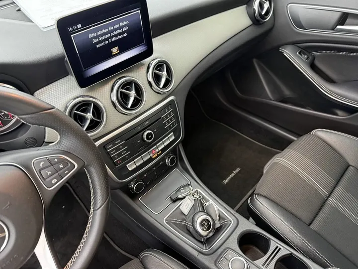 Mercedes-Benz GLA 180