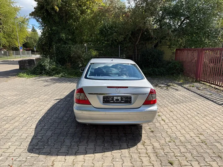 Mercedes-Benz E 230