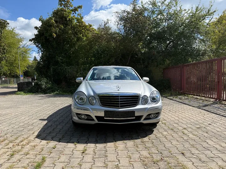 Mercedes-Benz E 230