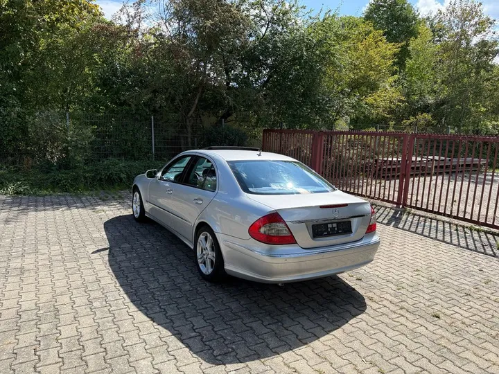 Mercedes-Benz E 230